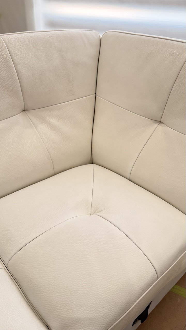 The same seat corner, recoloured